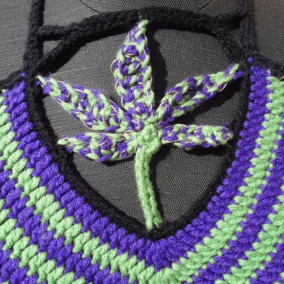 HANDMADE CROP TOP W/ LEAF DESIGN - Picture 3 of 5